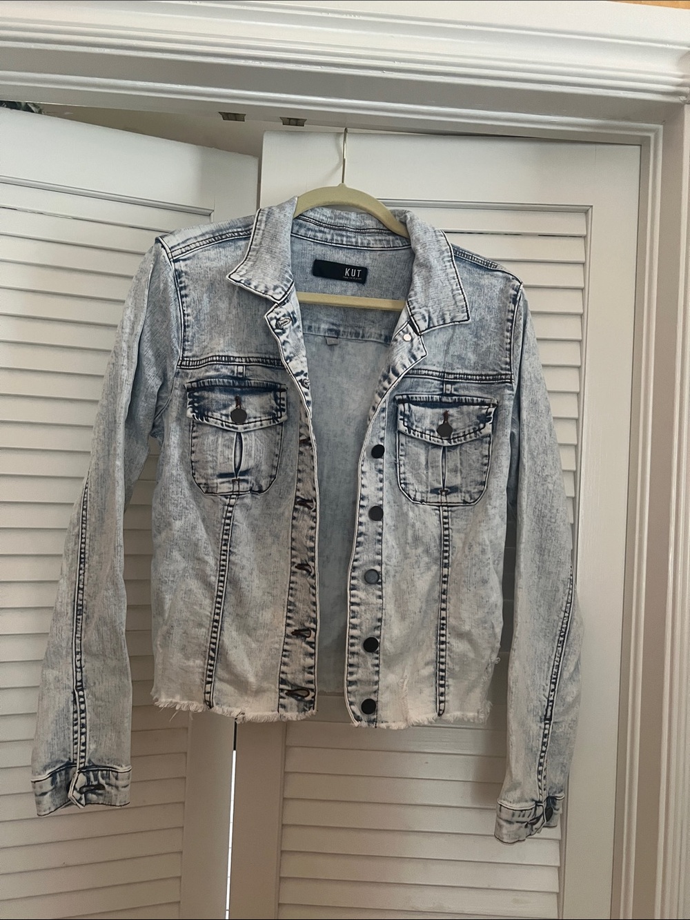 Kut from the Kloth Acid Wash Light blue denim
LIKE NEW!